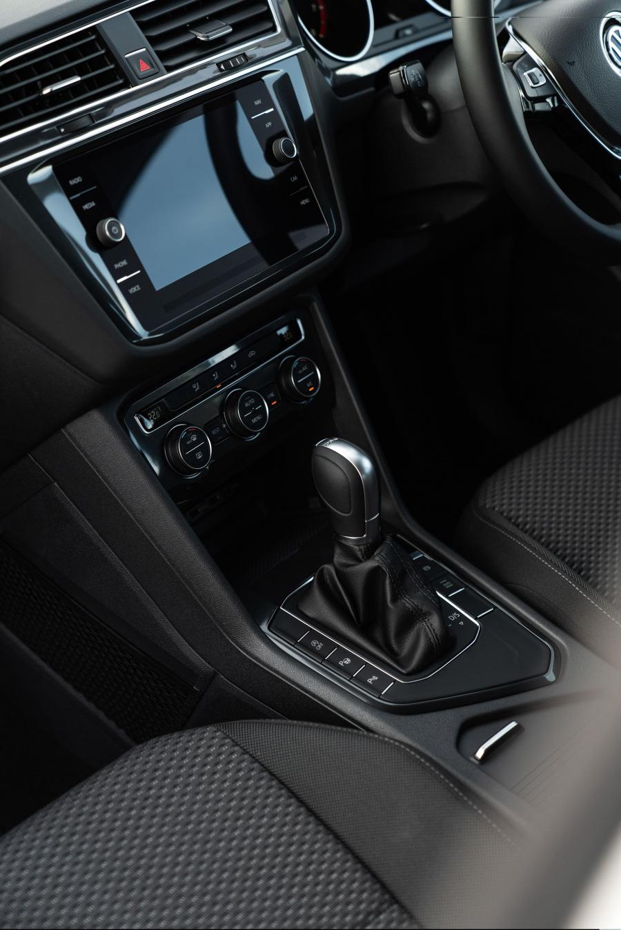 Детали интерьера Volkswagen Tiguan Allspace 2018 года  (AU) (фото 21 из 28)